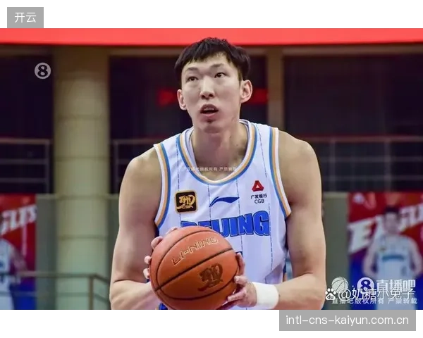 周琦在北京队的季后赛旅程中扮演了防守核心角色，其护框能力是球队内线屏障。